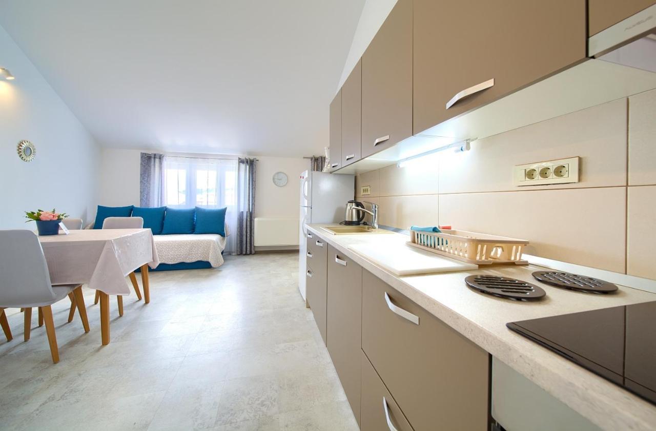Apartmani Dal Malinska Exteriör bild