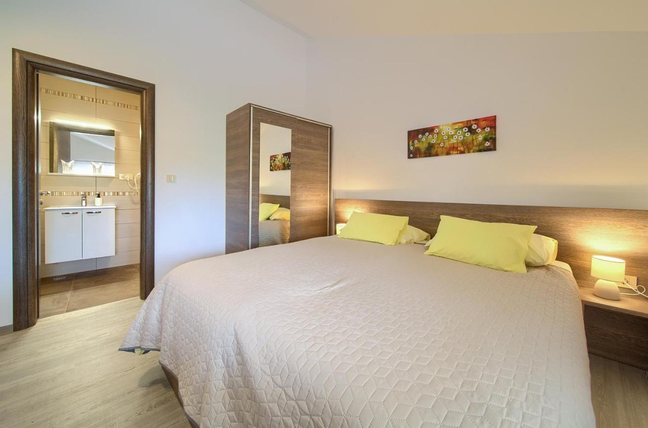 Apartmani Dal Malinska Exteriör bild