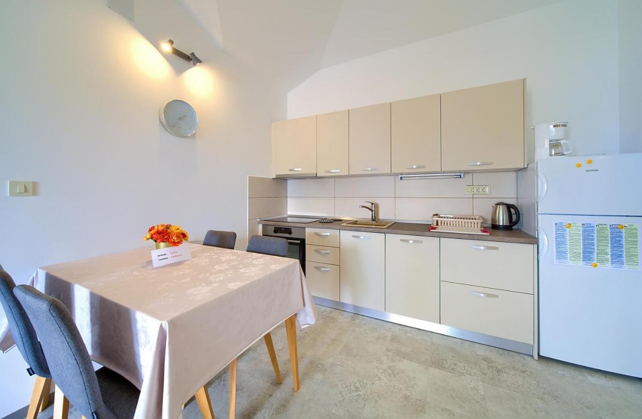 Apartmani Dal Malinska Exteriör bild