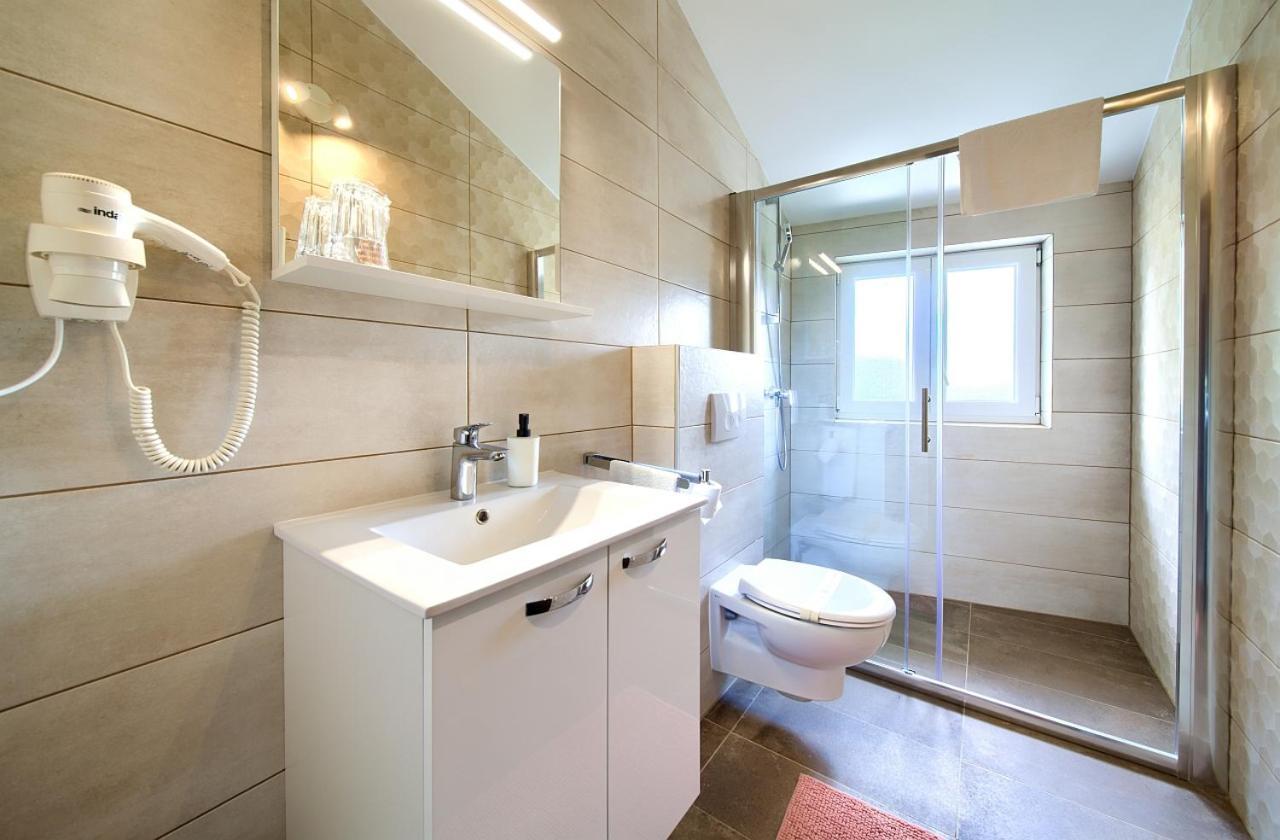 Apartmani Dal Malinska Exteriör bild