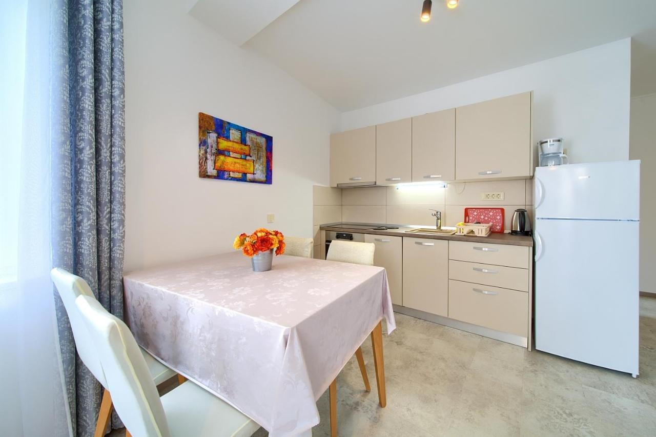Apartmani Dal Malinska Exteriör bild
