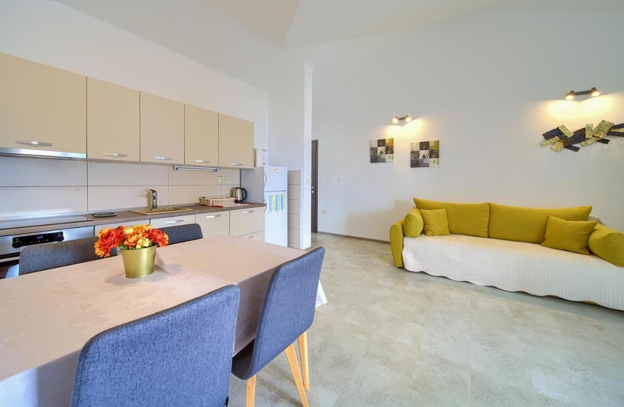 Apartmani Dal Malinska Exteriör bild