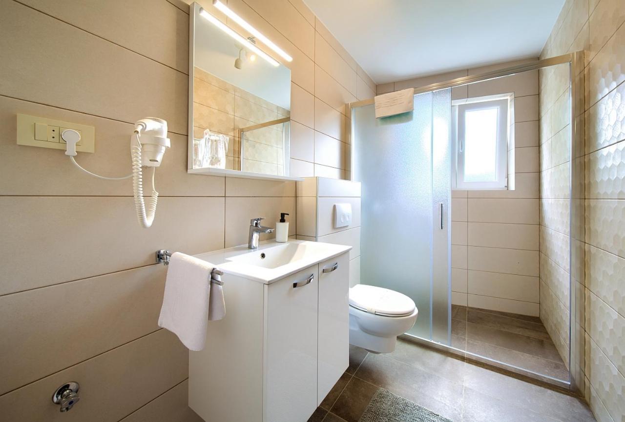 Apartmani Dal Malinska Exteriör bild
