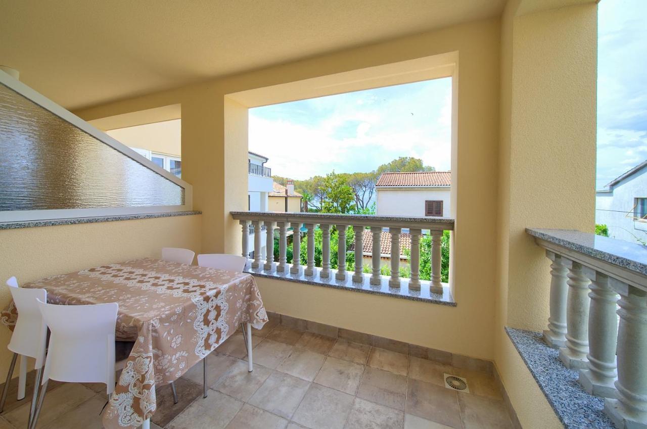 Apartmani Dal Malinska Exteriör bild
