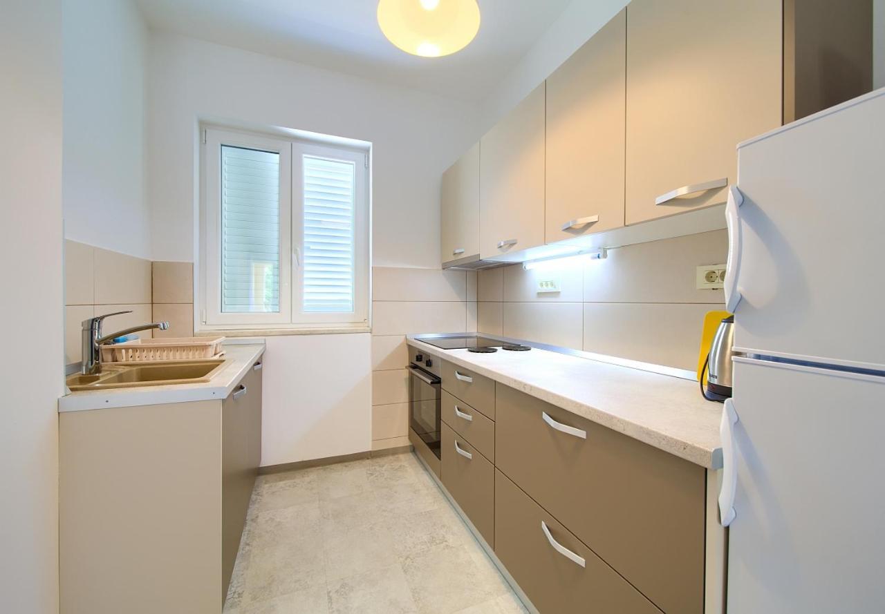 Apartmani Dal Malinska Exteriör bild