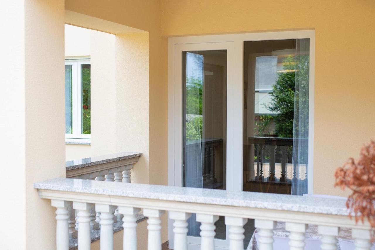 Apartmani Dal Malinska Exteriör bild