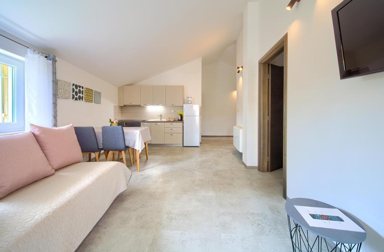 Apartmani Dal Malinska Exteriör bild