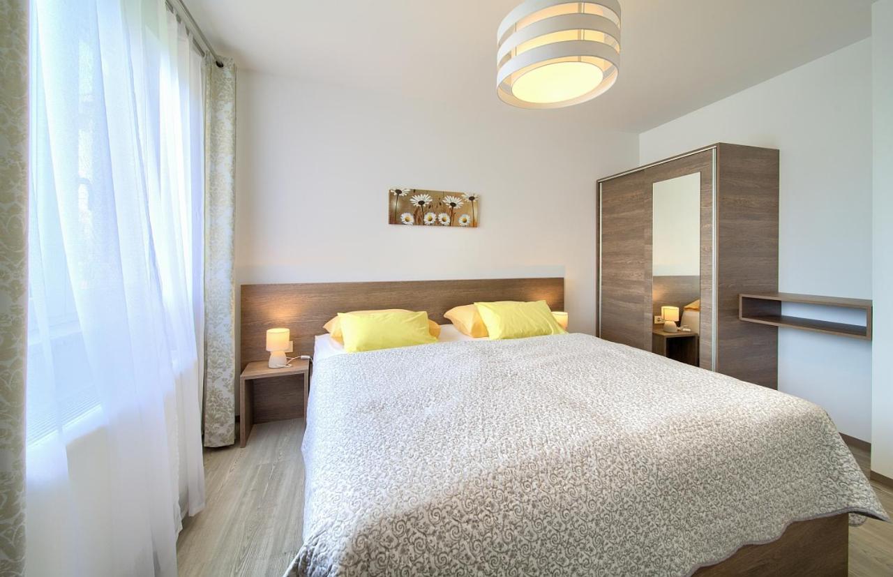 Apartmani Dal Malinska Exteriör bild