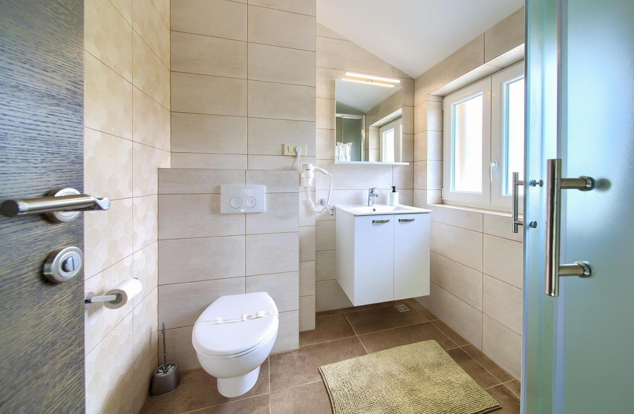 Apartmani Dal Malinska Exteriör bild