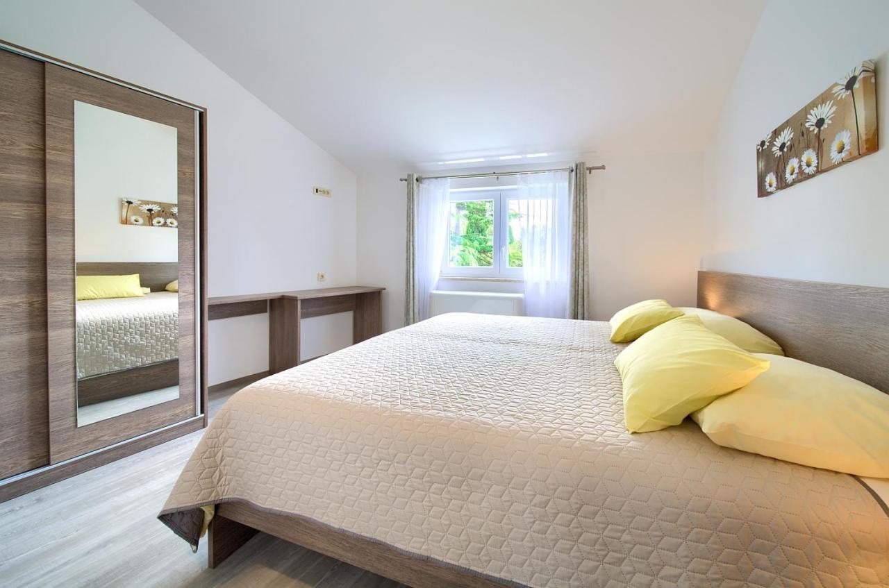 Apartmani Dal Malinska Exteriör bild